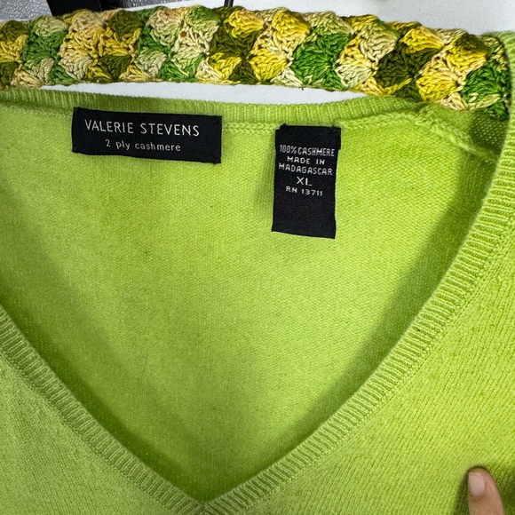Cashmere v neck sweater Valerie Stevens Large - Picture 5 of 6